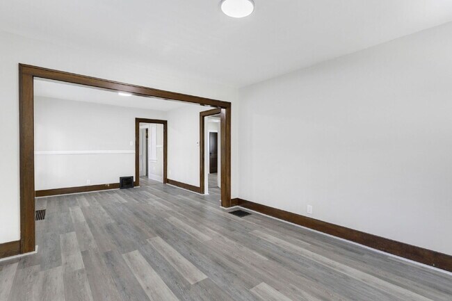 Building Photo - 737 S 30th St