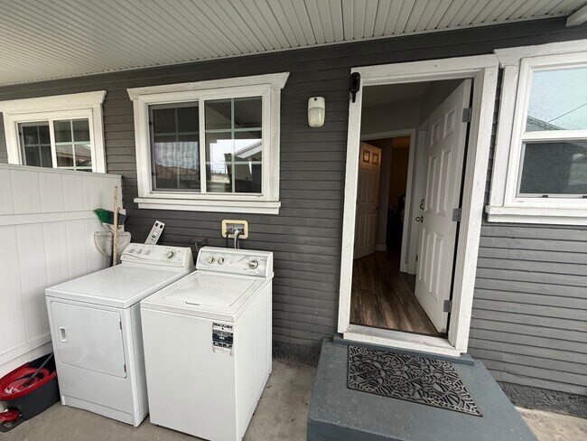 Building Photo - 1108 Orange Ave