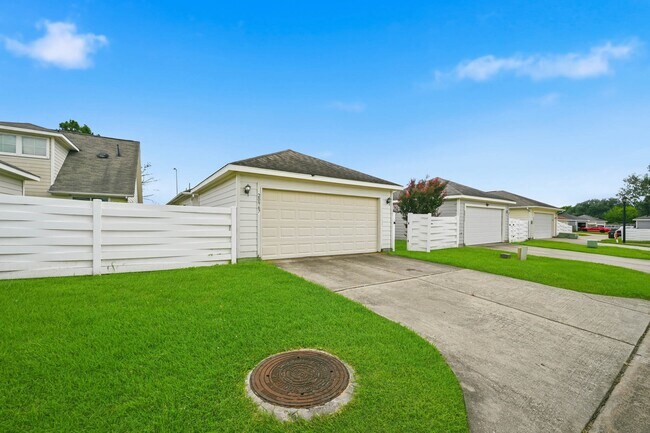 Building Photo - 20967 Young Meadows Way
