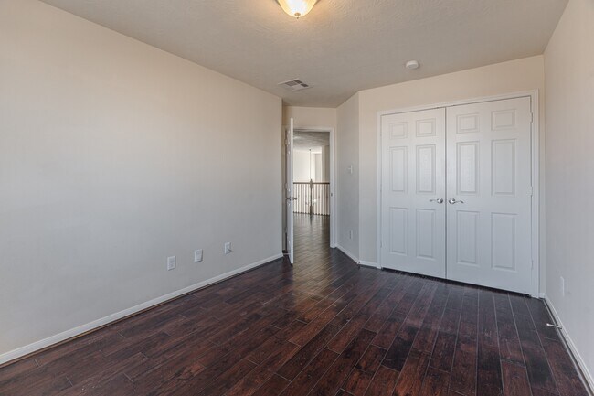 Building Photo - 14310 Silver Hollow Ln