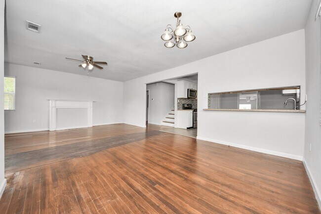 Building Photo - 7504 Elm St