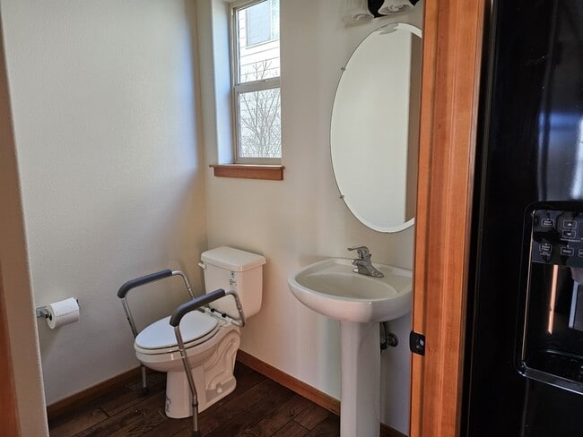 Building Photo - 511 NE 84th Cir