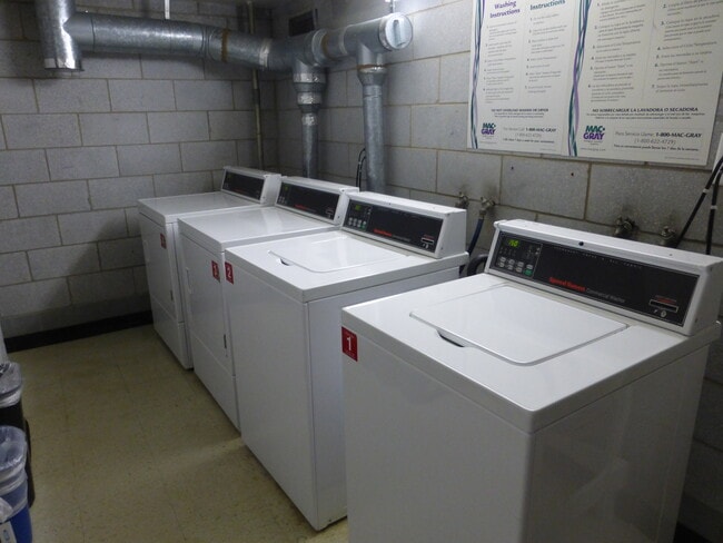 4 washers/4 dryers per floor - 1300 Army Navy Dr