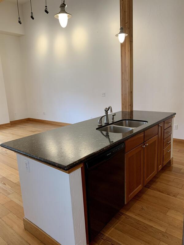 Building Photo - 636 Logan St