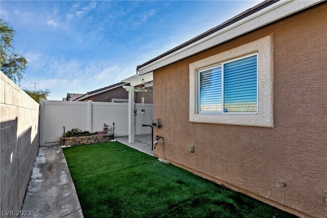 Building Photo - 5370 Cholla Cactus Ave