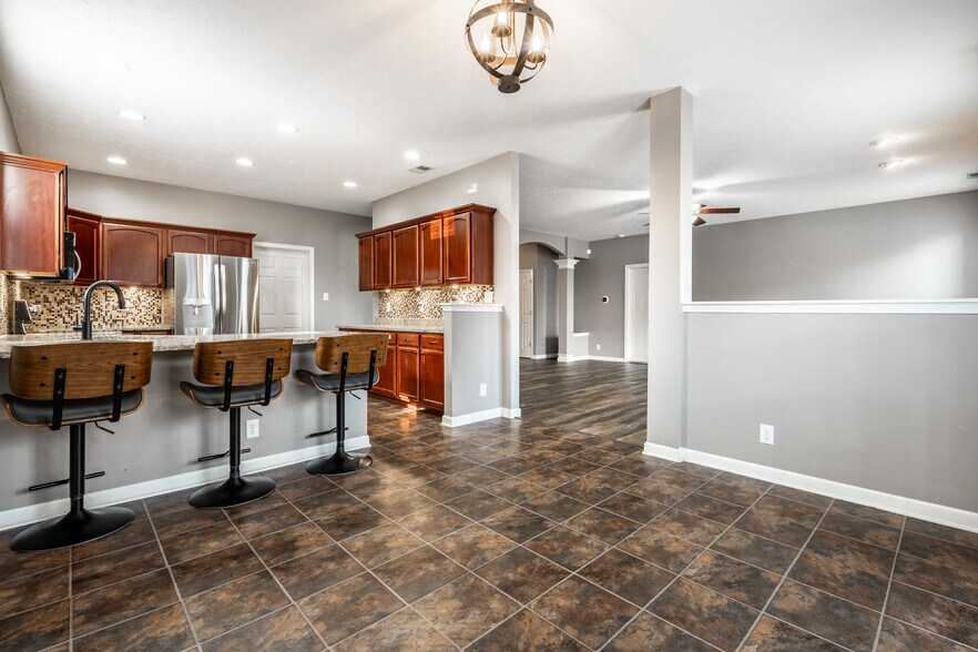 Building Photo - 8342 Stark Dr