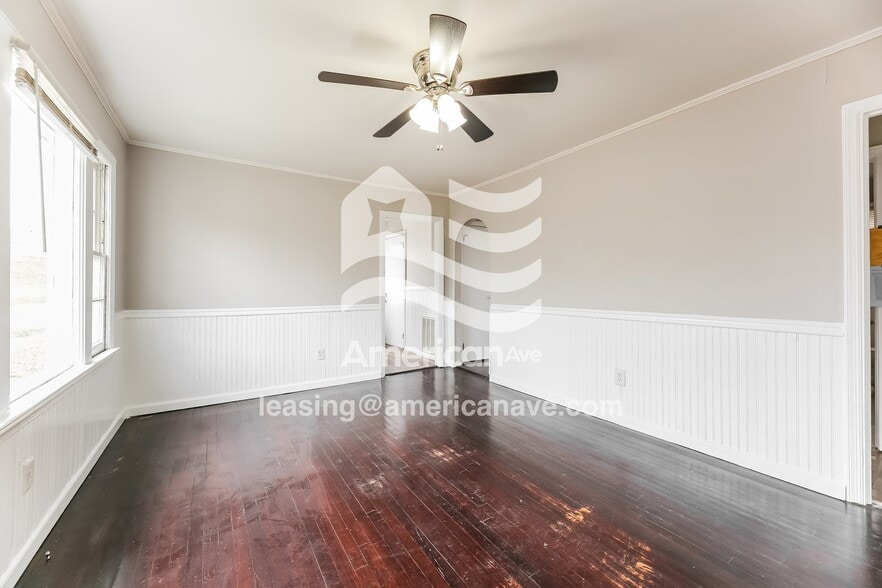 Building Photo - 409 Emma St