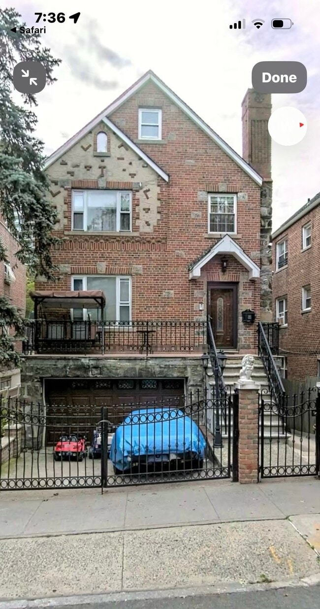 Building Photo - 2333 Wallace Ave