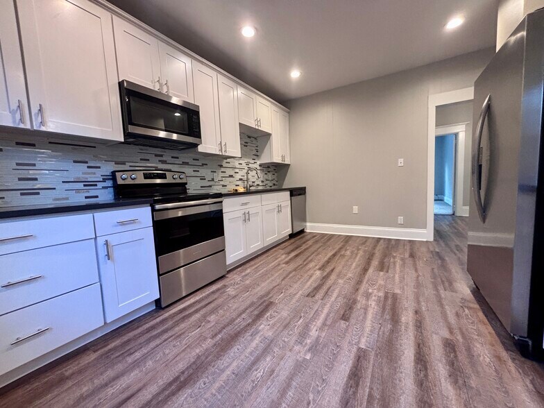 Kitchen - 718 NW 21st Ave