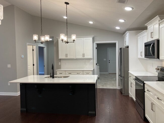 Building Photo - 116 Legacy Ct