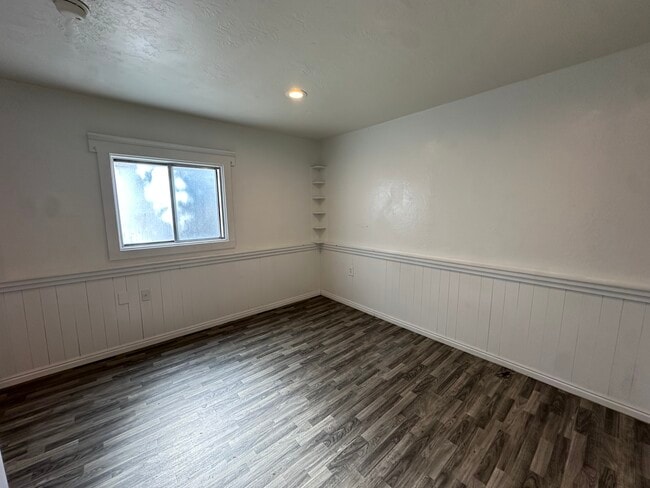 Building Photo - Studio Apartment in Clearfield!