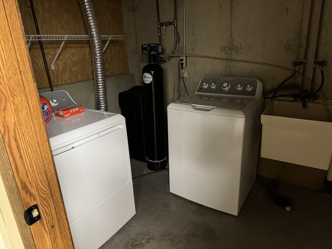 private washer and dryer - 4449 Charles St