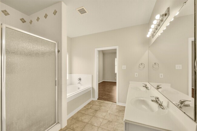 Building Photo - 5002 Creekside Ave