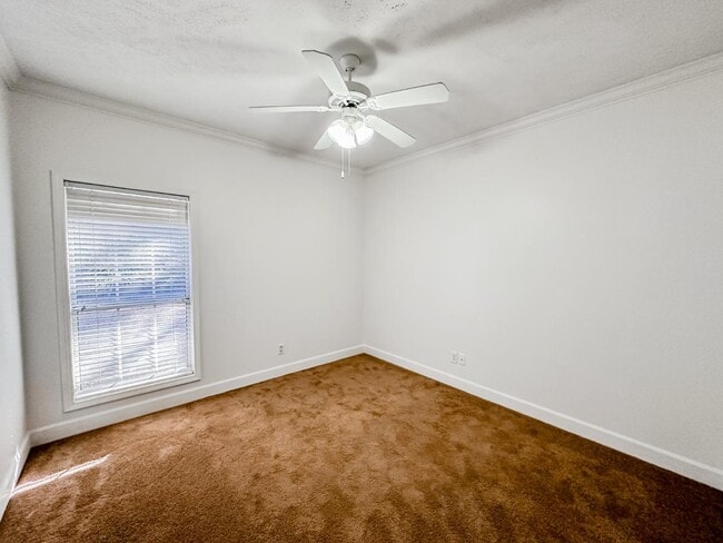 Building Photo - 141 Hazelnut Cir