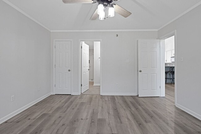 Building Photo - Spacious 5BR House on 2 acres in Chapin!