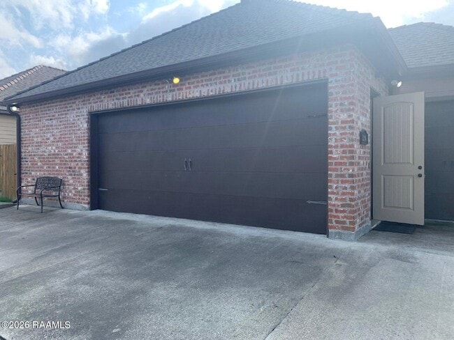 Building Photo - 330 Dunvegan Ct