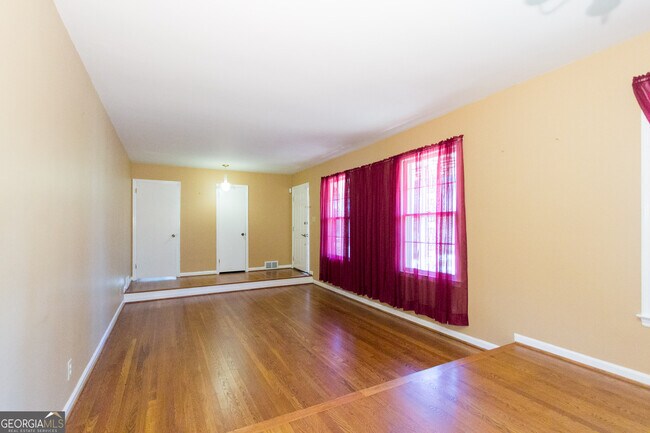 Building Photo - 2327 Bry Mar Dr NE