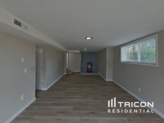 Building Photo - 4201 NE 51st St