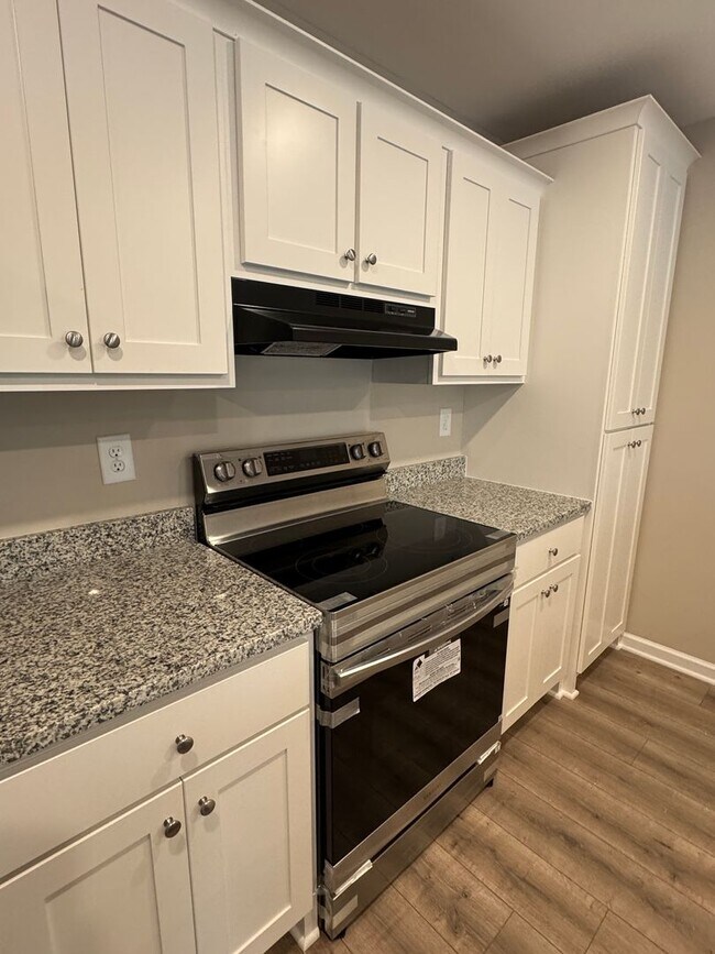 Building Photo - 213 Mountaindale Dr