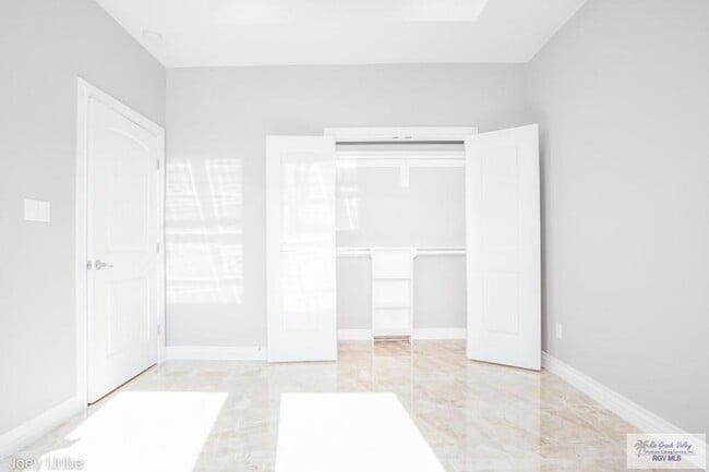 Building Photo - 1434 White Oak Dr