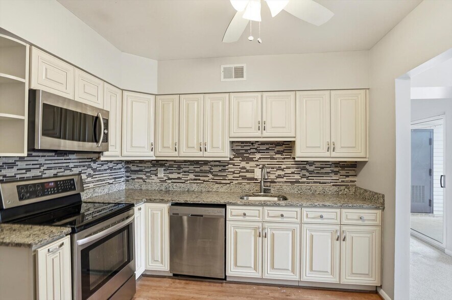 Building Photo - 5 Lough Mask Ct