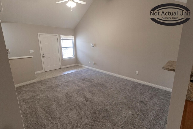 Building Photo - 7392 Arratt Ct