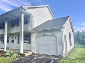 Building Photo - 730 Crestview Dr