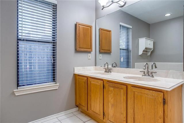 Building Photo - 435 L Thompson St