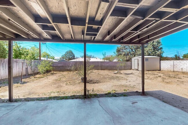 Building Photo - 2227 Inez Dr NE