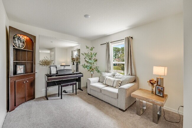 Building Photo - Bright & Spacious 3 Bedroom, 2 Bathroom Home with 2-Car Garage