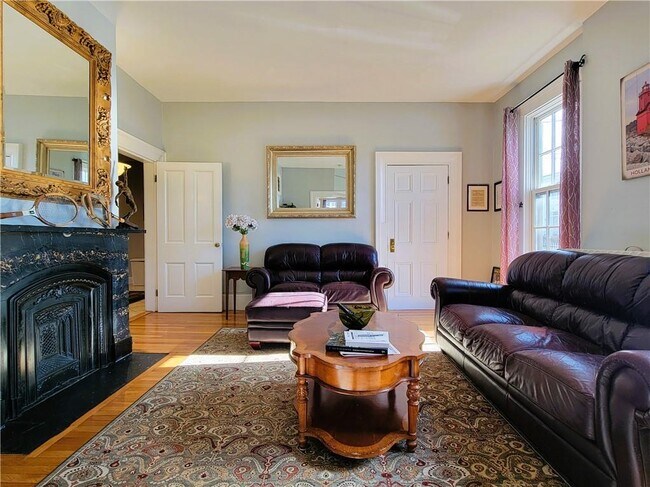 Building Photo - 92 Pelham St