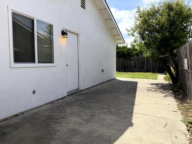 Building Photo - 951 Sloat Dr