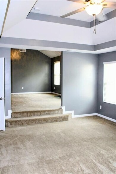 Building Photo - 30 Hillside Oak Ln