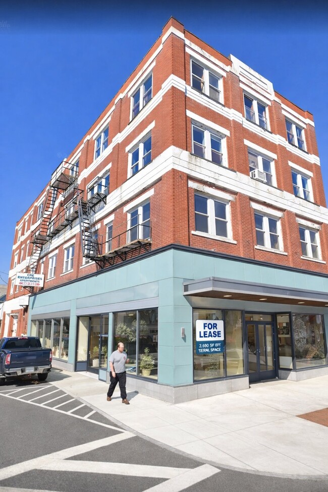 Building Photo - 65 Pleasant St