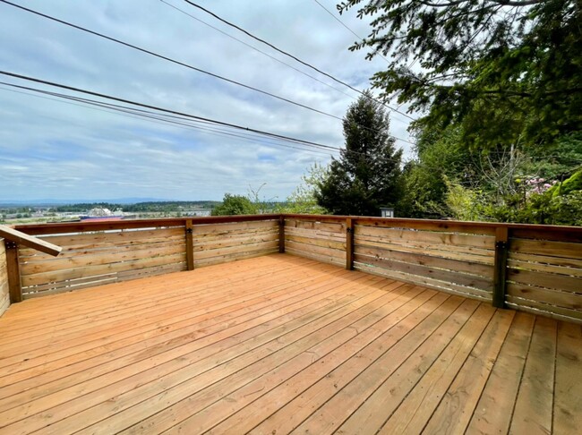 Building Photo - Spectacular View! Remodeled One bedroom with Partially finished basement in Linnton~ Front and ba...