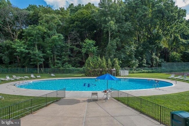 Building Photo - 3900 W Ford Rd