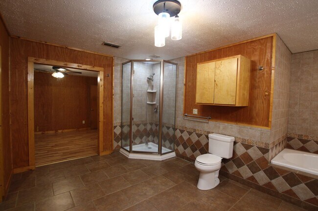 Building Photo - Coming Soon! 3 Bedroom 2 Bath in Bullard! Large Shop!