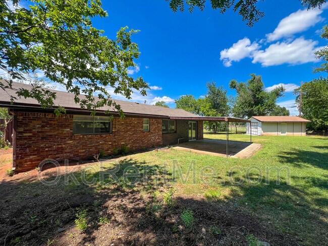 Building Photo - 2400 SW 63rd St