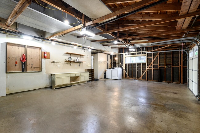 Building Photo - 10961 Limetree Dr