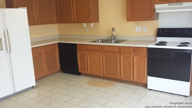 Building Photo - THREE BEDROOM 2 & 1/2 BATH ON CUL-D-SAC