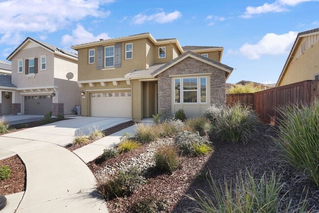 Building Photo - Beautiful home in desirable Spring Lake community Woodland