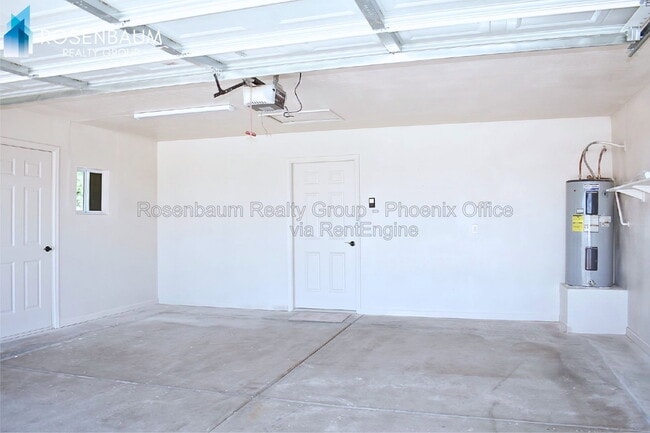 Building Photo - 9321 Hillcrest Pl