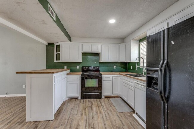 Building Photo - 9401 Whitebrook St