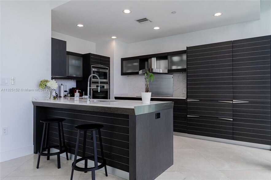 Building Photo - 200 Biscayne Boulevard Way