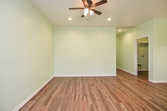 Building Photo - 239 Broadhurst