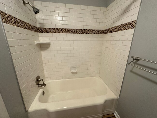 Building Photo - 919 Browning Ave