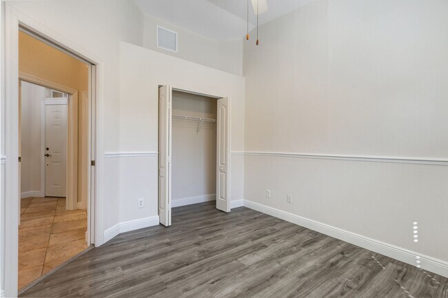 Building Photo - ** TUSCANY COVE ** 2 BED + DEN / 2 BATH / 2 CAR GARAGE - AMAZING LAKE VIEW! - ANNUAL RENTAL