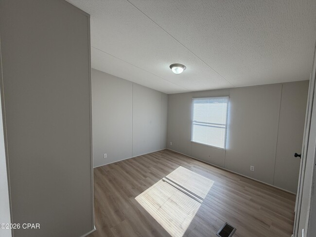 Building Photo - 4013 W 24th Ct