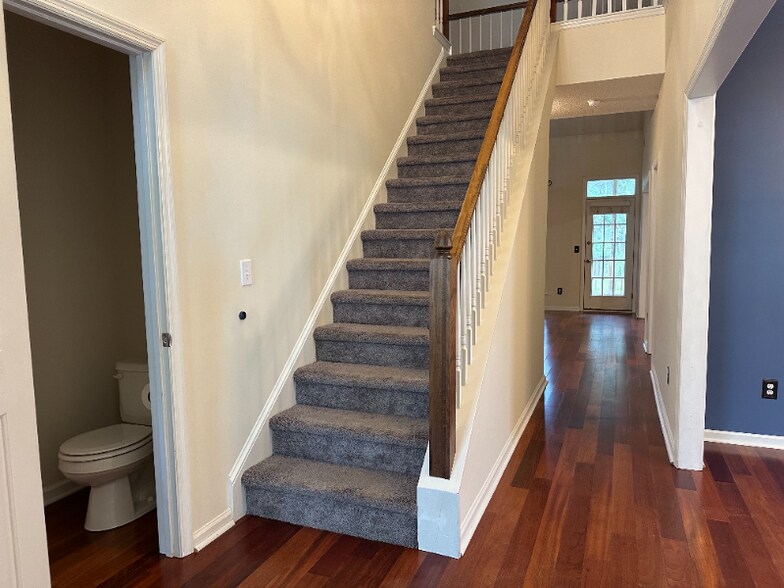 Building Photo - 233 Mossy Oak Way