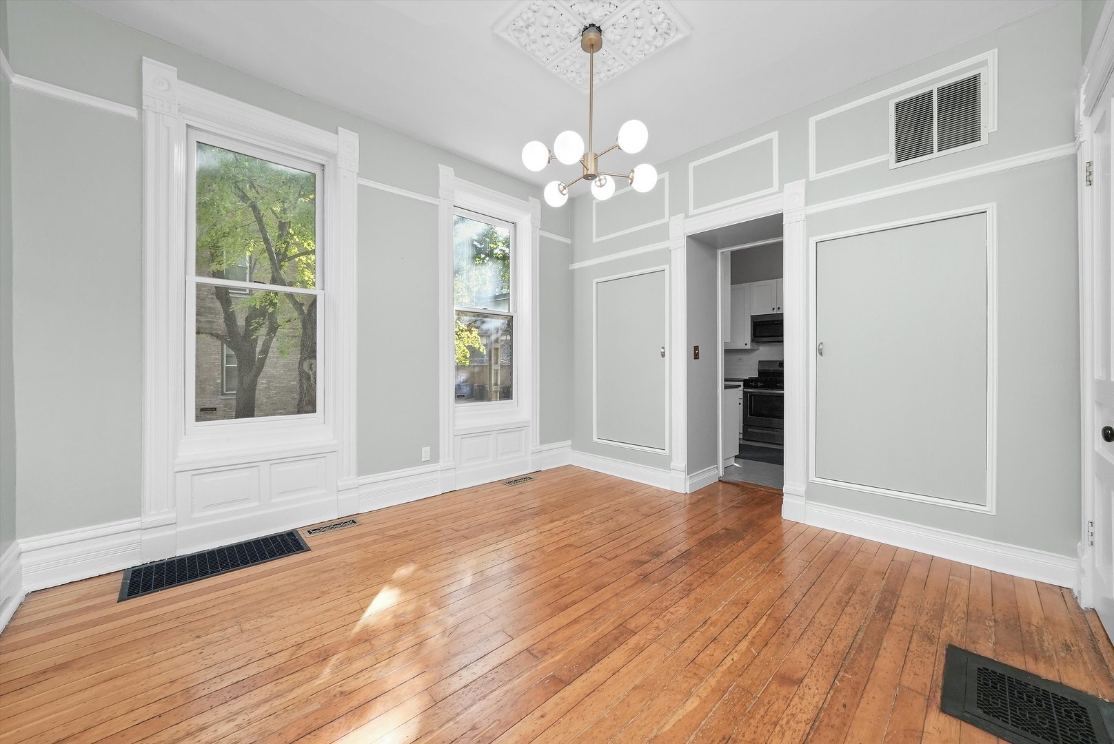 Building Photo - 1900 N Bissell St